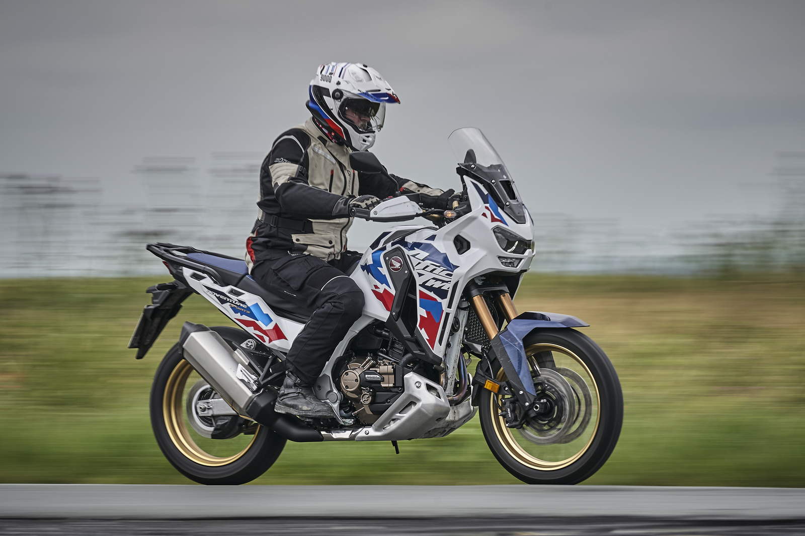 Honda Africa Twin CRF 1100 vs Moto Guzzi Stelvio